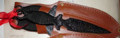 Нож метательный Pirat 0065B набор 3 штуки Общая длина mm : 166Длина клинка mm : 79Макс. ширина клинка mm : 21Макс. толщина клинка mm : 2.0