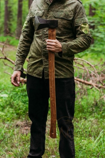 Колун  большой. 



Общая длина мм::
800


Длина клинка мм::
115


Ширина клинка мм::
175


Толщина клинка мм::
-




 