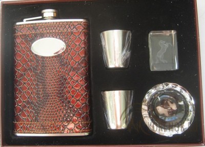 Подарочный набор DJH0106(фляжка, стопки, пепельница, сувенир) Подарочный набор DJH0106(фляжка, стопки, пепельница, сувенир). 